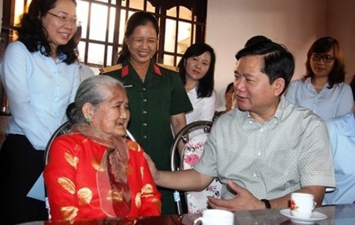 Lật thuyền là dân đấy! khau hieu hay hanh dong vi nhan dan