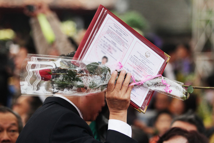 Quan chức có nên chạy đua làm giáo sư? - Ảnh 1. Quan chức có nên chạy đua làm giáo sư? - Ảnh 1.