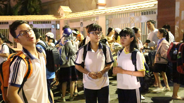 Người Việt chịu áp lực học hành đến từ nhiều phía - Ảnh 1. Người Việt chịu áp lực học hành đến từ nhiều phía - Ảnh 1.