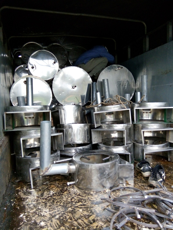 Chàng trai người Tày chế tạo bếp lò 3 in 1 - Ảnh 2. Chàng trai người Tày chế tạo bếp lò 3 in 1 - Ảnh 2.