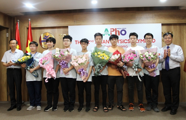 100% thành viên đội tuyển Việt Nam đoạt giải Olympic Vật lý quốc tế 2022 - Ảnh 1. 100% thành viên đội tuyển Việt Nam đoạt giải Olympic Vật lý quốc tế 2022 - Ảnh 1.