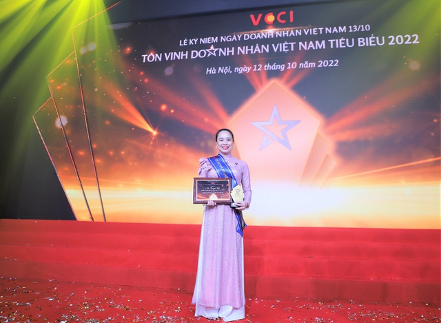 Nữ tướng ngành điện được vinh danh Doanh nhân Việt Nam tiêu biểu năm 2022 - Ảnh 1. Nữ tướng ngành điện được vinh danh Doanh nhân Việt Nam tiêu biểu năm 2022 - Ảnh 1.
