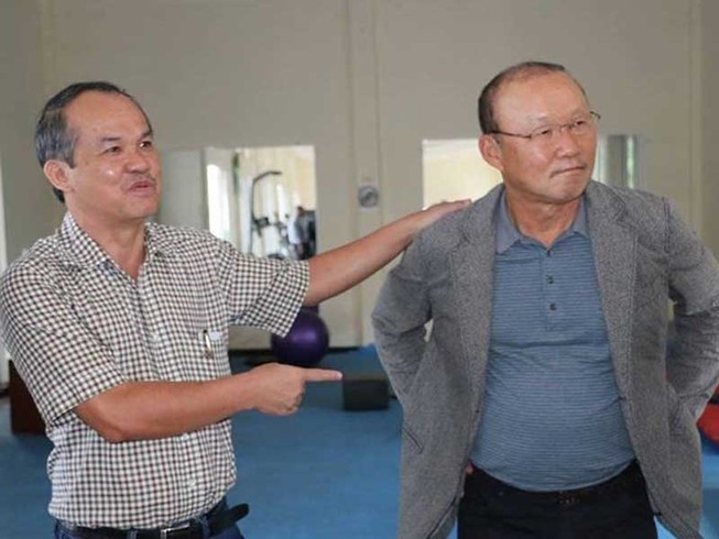 Bầu Đức bật mí chuyện ‘săn’ HLV Park Hang-seo