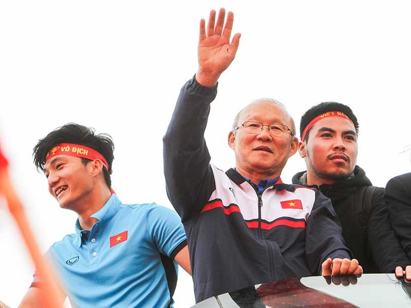 Bầu Đức bật mí chuyện ‘săn’ HLV Park Hang-seo - ảnh 1