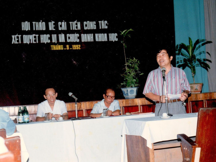 Căn nguyên bùng nổ giáo sư - Ảnh 1. Căn nguyên bùng nổ giáo sư - Ảnh 1.