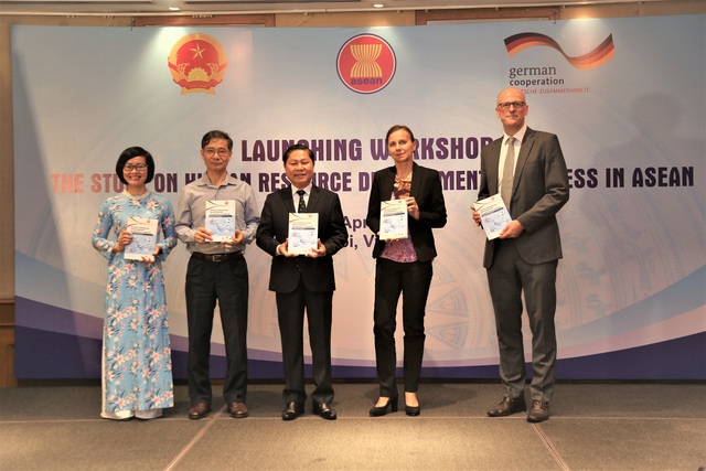 Nguồn nhân lực chất lượng cao là chìa khóa nâng cao năng suất lao động - 4 Nguồn nhân lực chất lượng cao là chìa khóa nâng cao năng suất lao động - 4